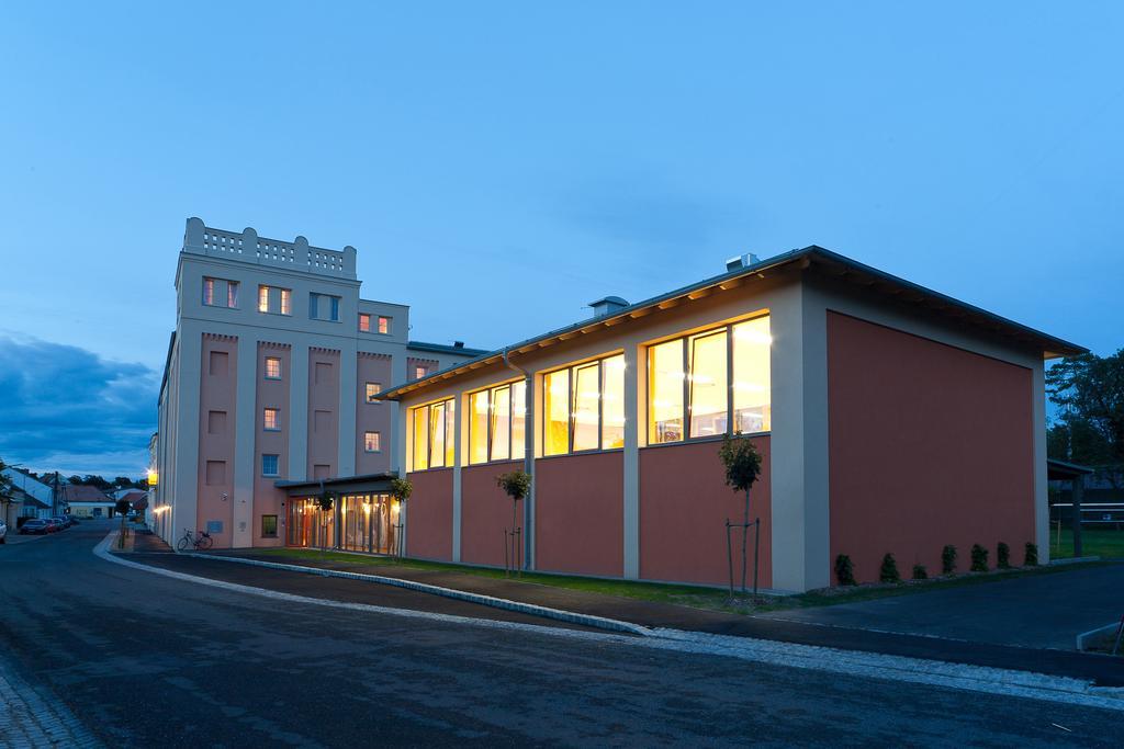 Jufa Hotel Weinviertel - Eselsmuehle Зеефельд Экстерьер фото